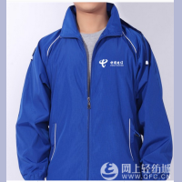 風衣批發的市場機遇與服裝輔料制造的協同發展